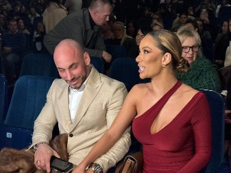 TEA TAIROVIĆ ZAMEŠALA NA KONCERTU EMINE JAHOVIĆ Suprug se ne odvaja od nje! (VIDEO)